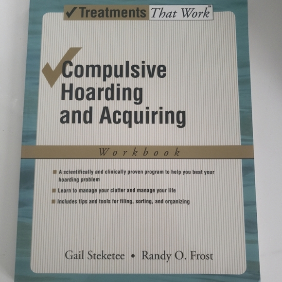 🌟Book-Compulsive Hoarding and Aquiring🌟 - Picture 1 of 2